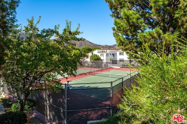 Building Photo - 17087 Palisades Cir