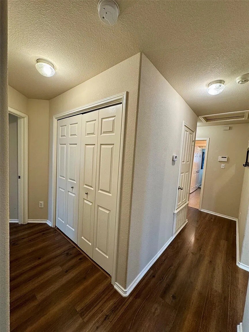 Building Photo - Room in House on Nottingham Loop