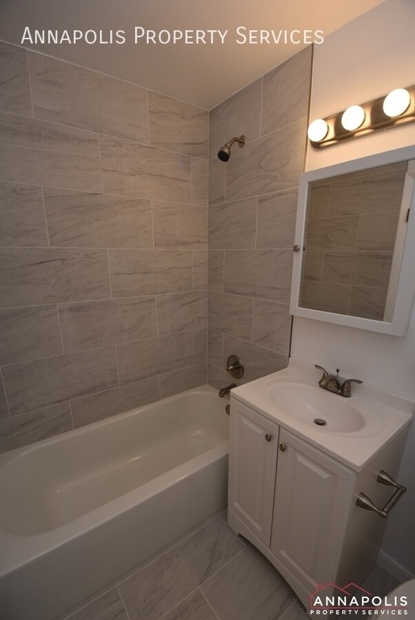 Building Photo - 817 Cedarcroft Dr