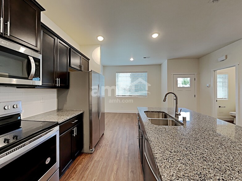 Building Photo - 23355 SE Dogwood St