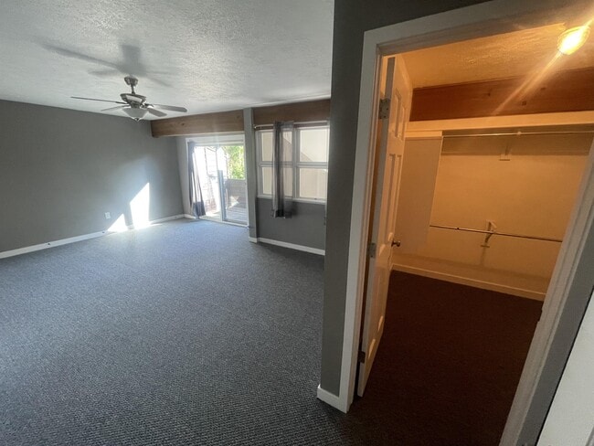 Building Photo - 1613 S Black Ave