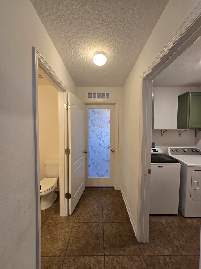 Building Photo - 127 Cedar Cir Dr