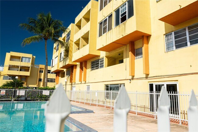 Building Photo - 1555 W 44th Pl