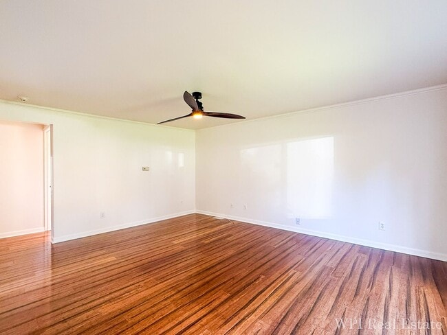 Building Photo - Beautiful newly remodeled 3 bed/2 bath home! Walking distance to Northgate Lightrail!