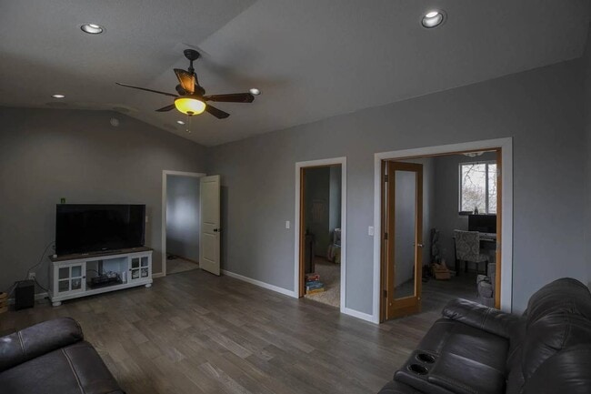 Building Photo - 1555 SW Gilson Ct