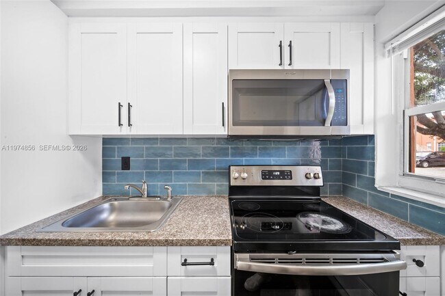 Building Photo - 3551 SW 10th St