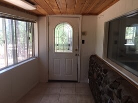 Building Photo - 3319 Lago Vista Dr