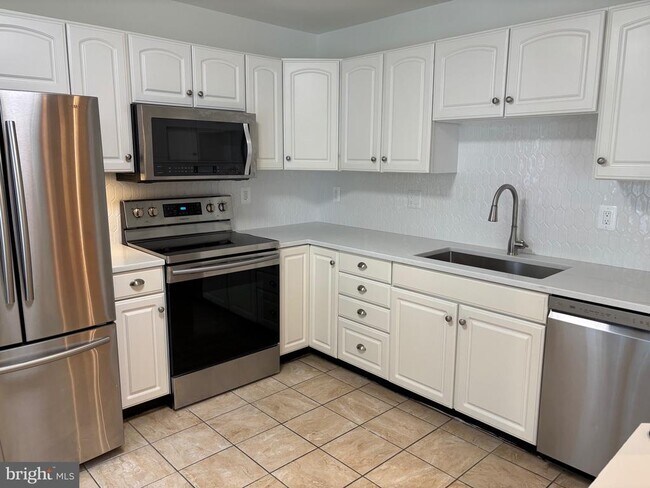 Building Photo - 25905 Ridge Manor Dr