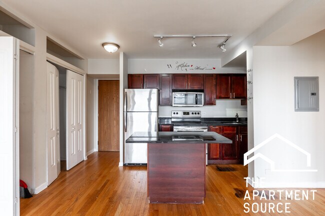 Primary Photo - 4180 N Marine Dr