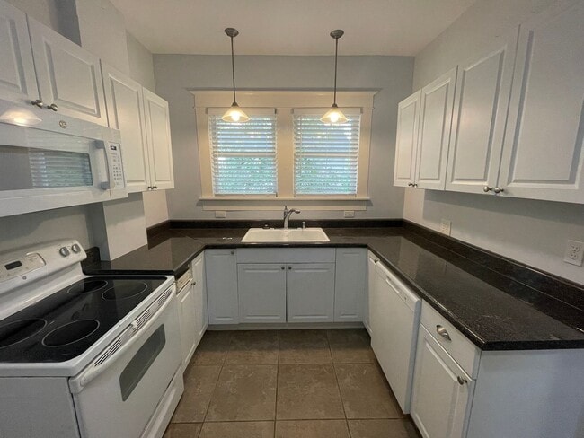 Building Photo - Nice 2/1 House in Old East Rome- $1,295