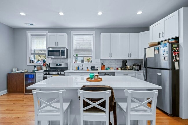 Building Photo - 612 W Stratford Pl