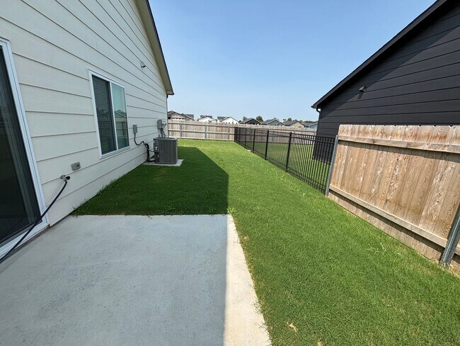 Building Photo - 9208/10 E Wassall