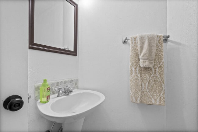 Building Photo - 17 Jose I Garcia Rd