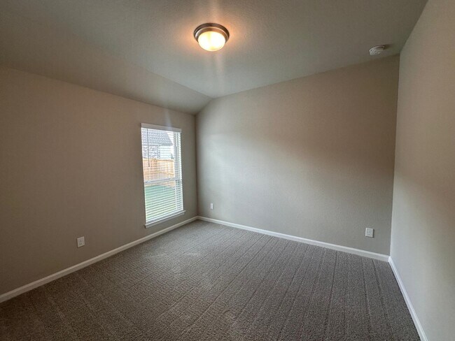 Building Photo - 6030 Cottontail Ln