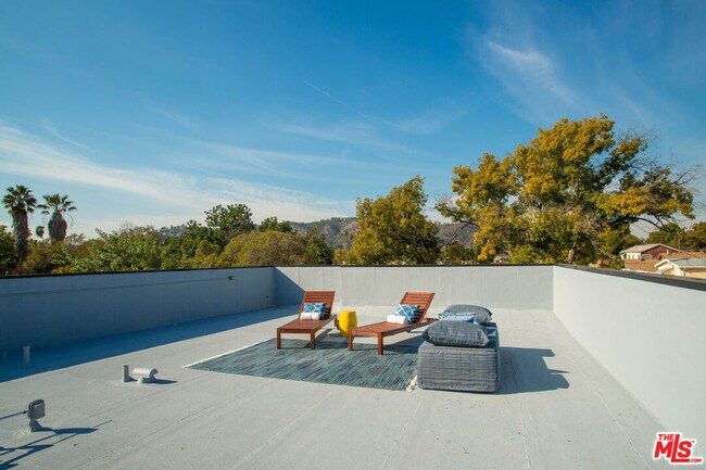 Building Photo - 3170 Glenmanor Pl