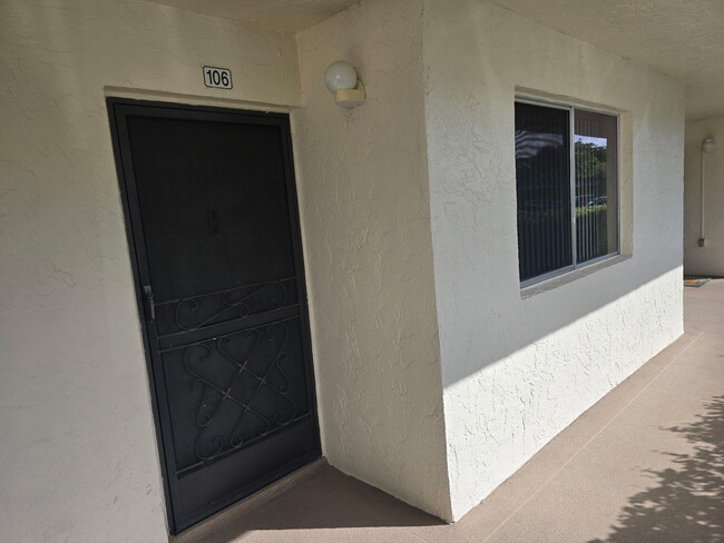 Building Photo - 3186 Via Poinciana