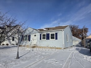 Building Photo - 1147 Bourland Ave