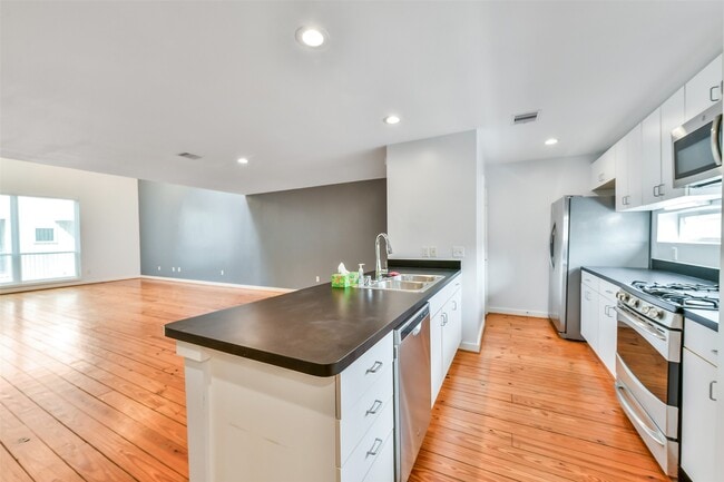 Building Photo - 2716 Chenevert St