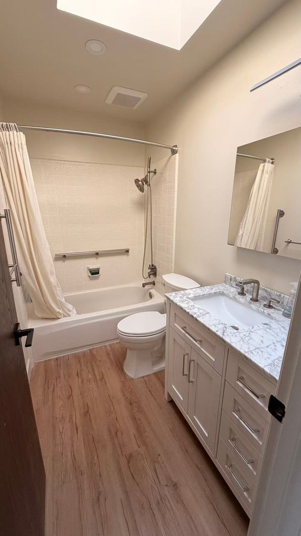 Building Photo - 3Bed/2.5Ba Tri-Level Home with Views, Solar, and Private Yard – Glen Park