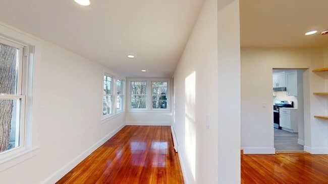 Building Photo - 391 Linwood Ave