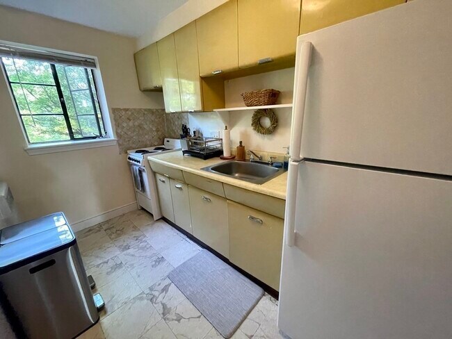 Building Photo - 110 Evans Rd