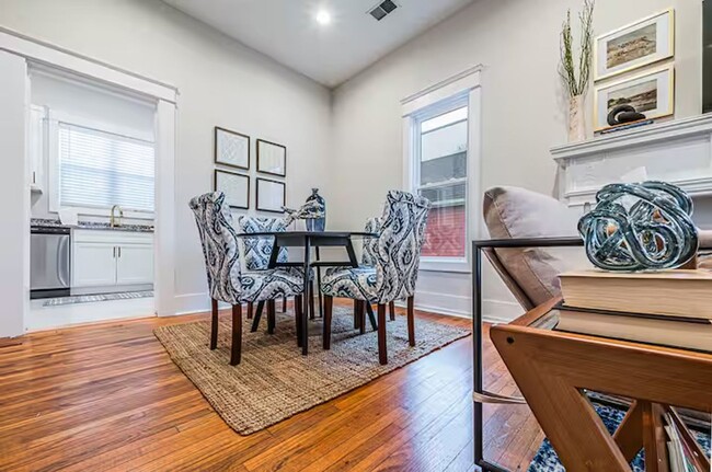 Building Photo - Charming 2 Bedroom 1 Bath Home