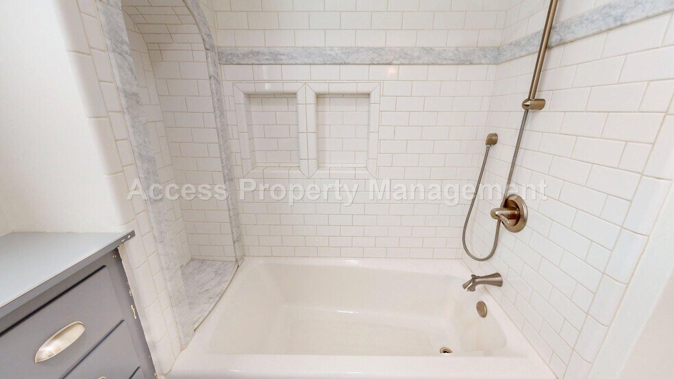 Building Photo - 1200 Sycamore St