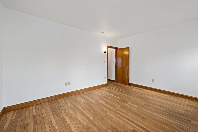 Building Photo - Spacious 4 Bedroom | 1.5 Bath | 1 Car Garage For Rent -Northampton PA