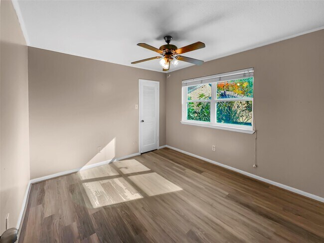 Building Photo - 2517 Bering Dr