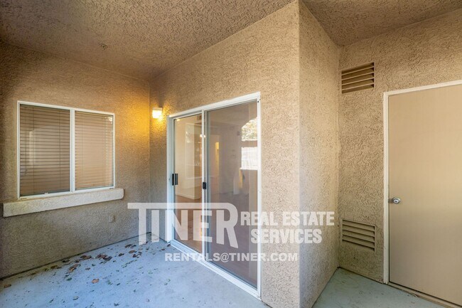 Building Photo - 10001 Woodcreek Oaks Blvd
