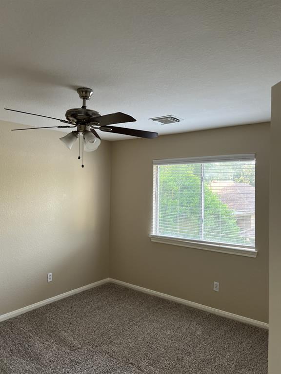 Building Photo - 374 Lake View Dr