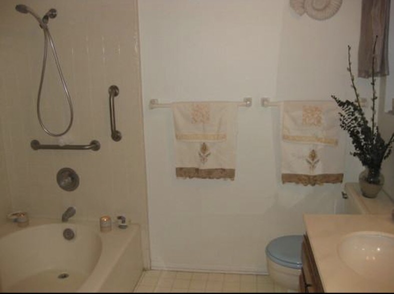 Building Photo - 441 E San Jose Ave