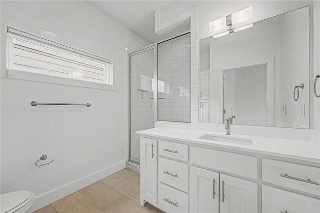 Building Photo - 644 SW B St