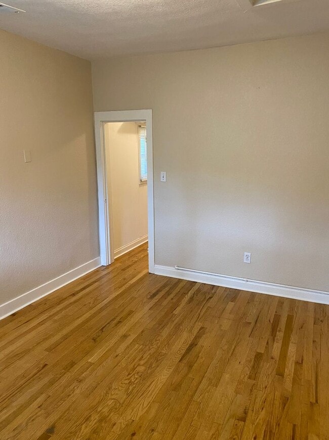 Building Photo - Available for 2026-2027 Fall Pre-Leasing! ...