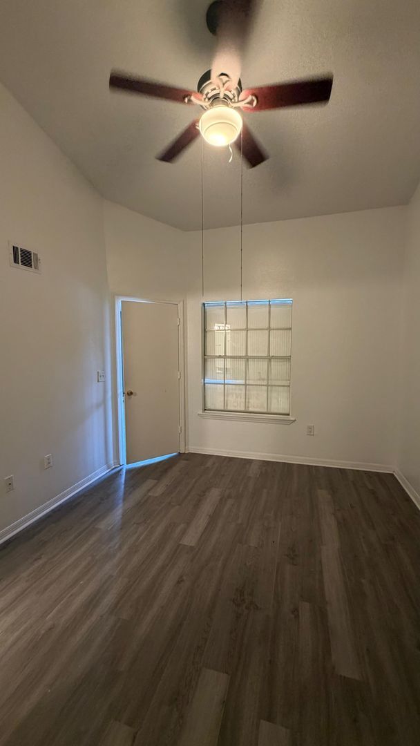 Building Photo - 421 Fountainhead Cir