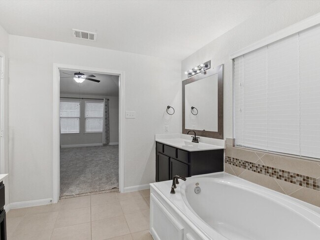 Building Photo - 23827 Pennington Hills Dr