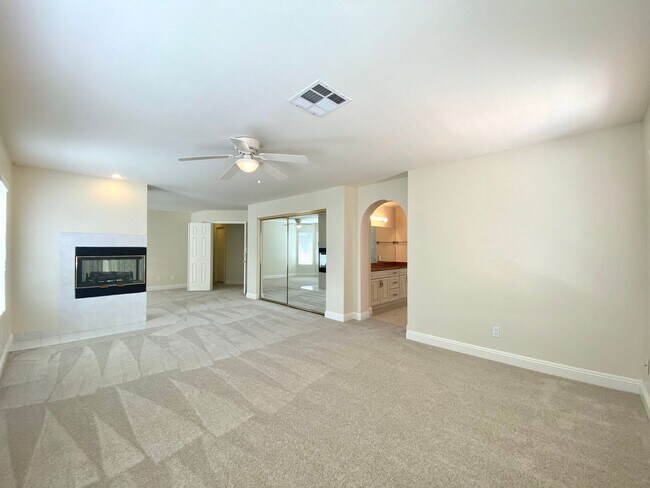 Building Photo - Great location house in Green Valley