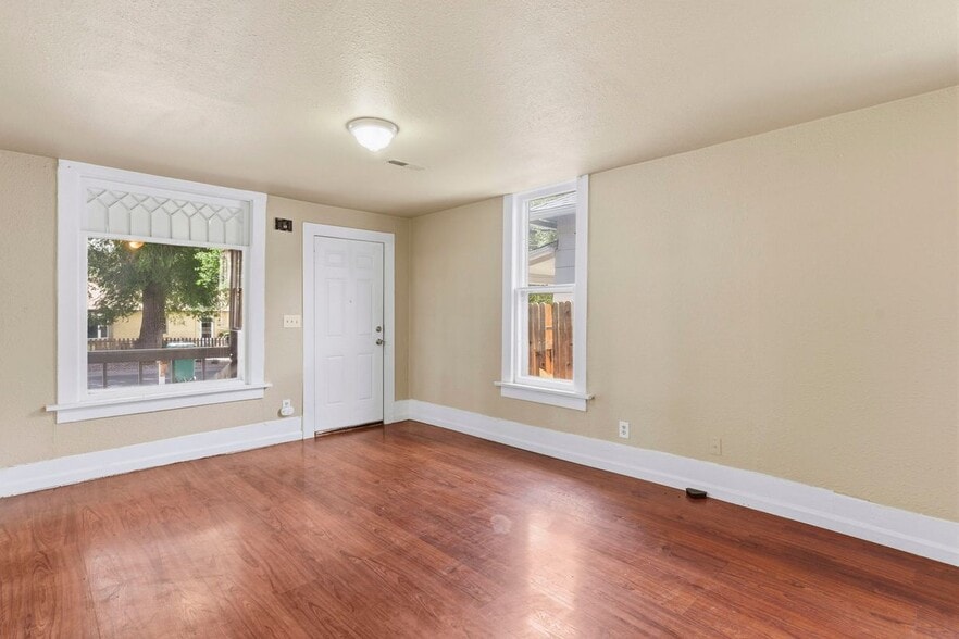 Building Photo - 312 N 24th St
