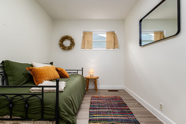 Building Photo - 1321 Browne Ln