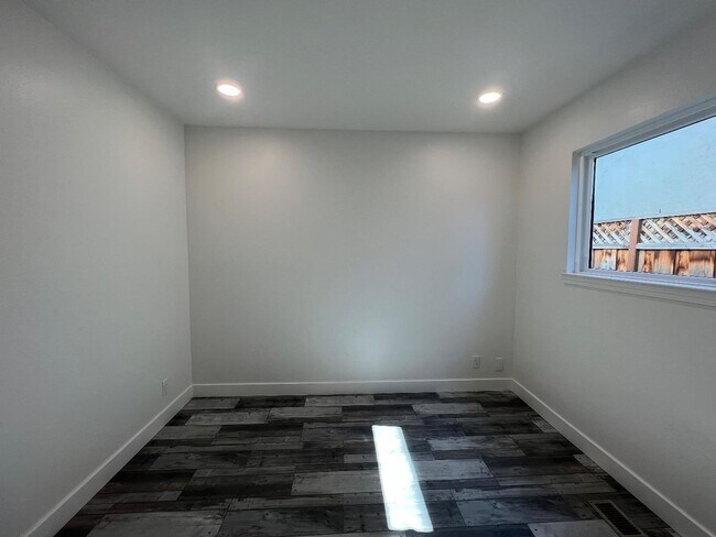 Building Photo - 1253 Ironbridge Way