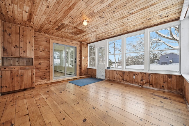 Building Photo - 11 Caribou Dr