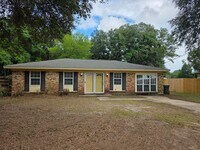 Building Photo - Nicely updated 3BR/1.5BA with fenced in ba...