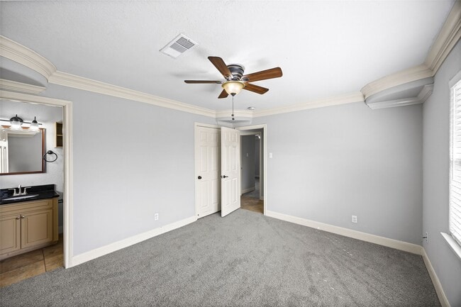 Building Photo - 5303 Heatherbrook Dr