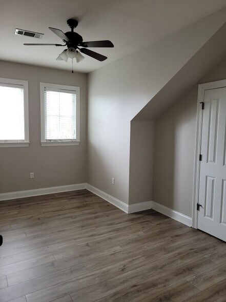 Building Photo - 12384 Village Maison Dr