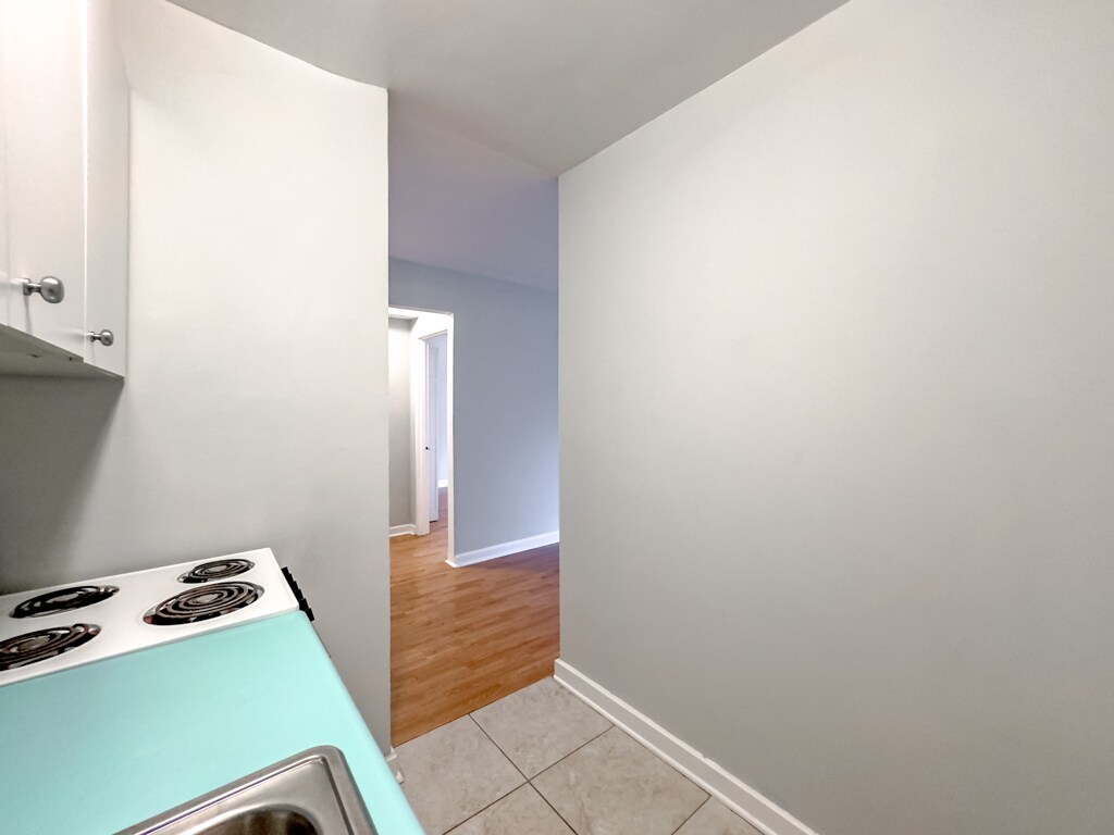 Building Photo - 450 W Wellington Ave