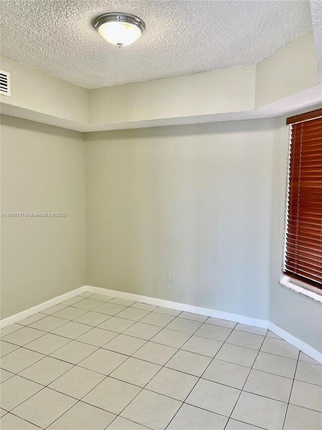 Building Photo - 4805 SW 154th Ave