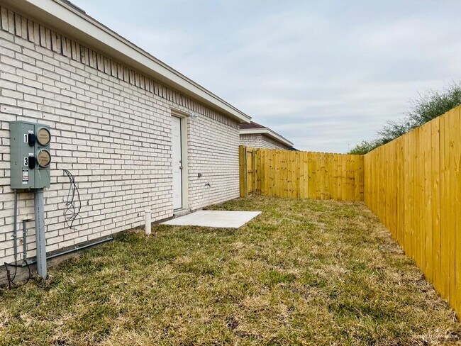 Building Photo - 1201 W Garfield Ave