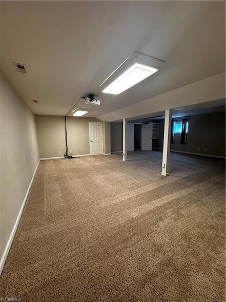 Building Photo - 505 Willow Dr
