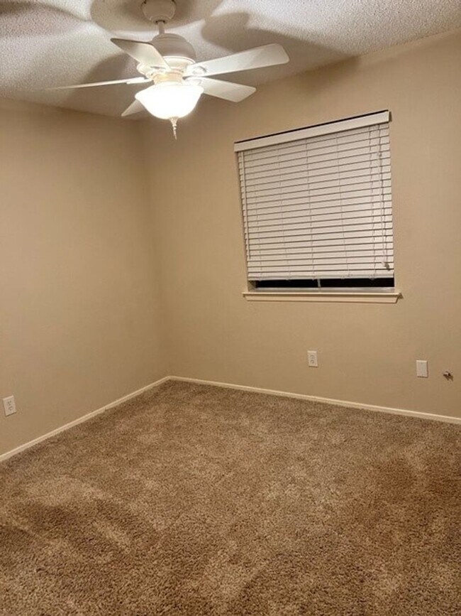 Building Photo - Beautiful home for lease in desirable Milw...