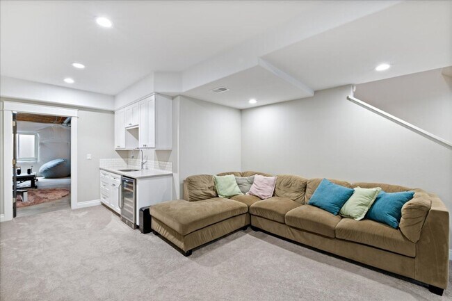 Building Photo - Stunning Custom Home in Gated Community!